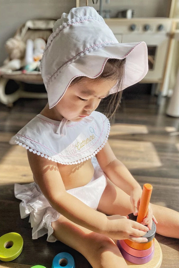 Gippy Flare Bonnet & Diaper Cover Set – Playful Japanese Elegance