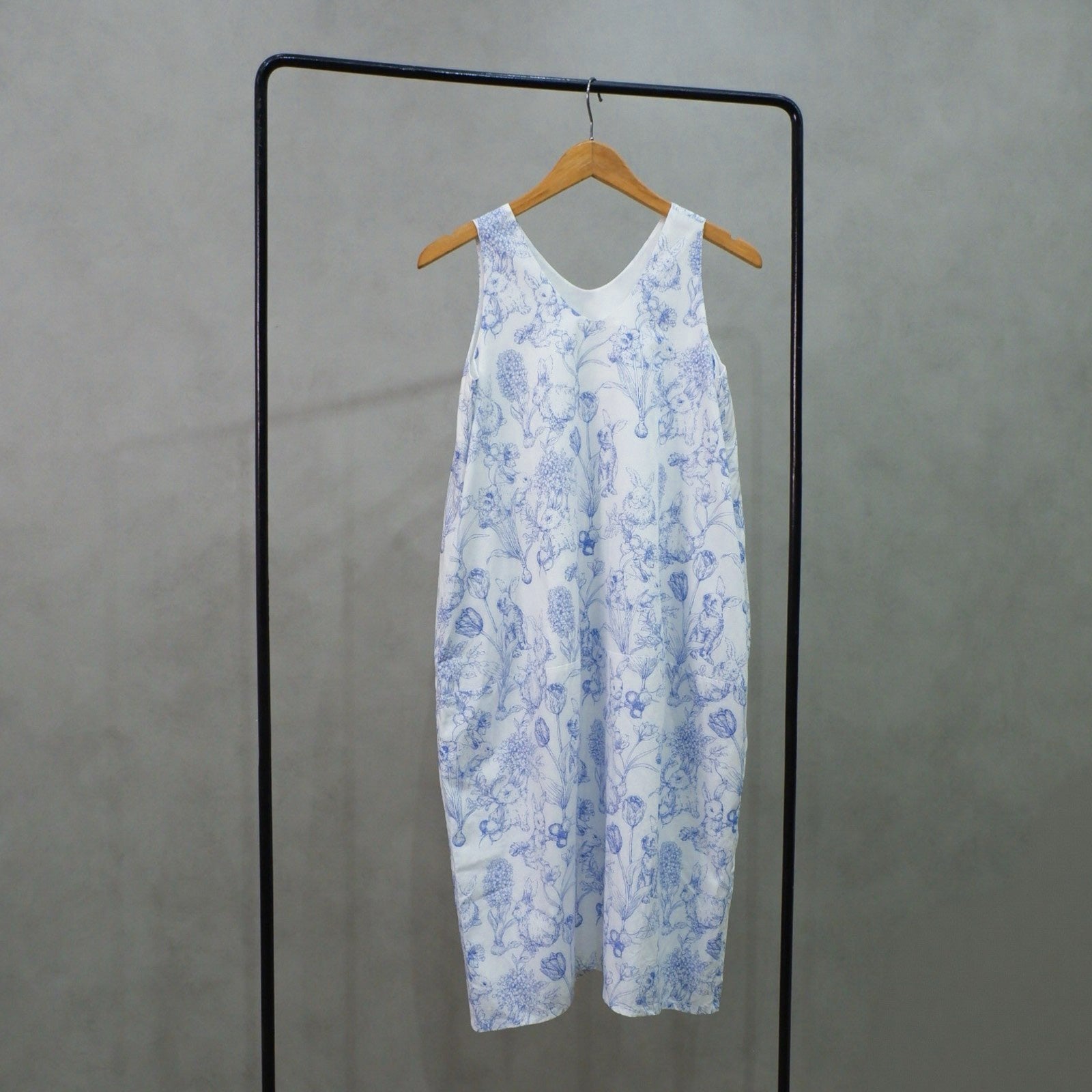 Bluebell Garden Woman Dress –  Sleeveless Relaxed Floral Dress