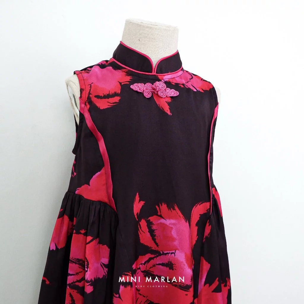 Camelia Qipao Dress – Modern Elegance in Fuchsia & Black