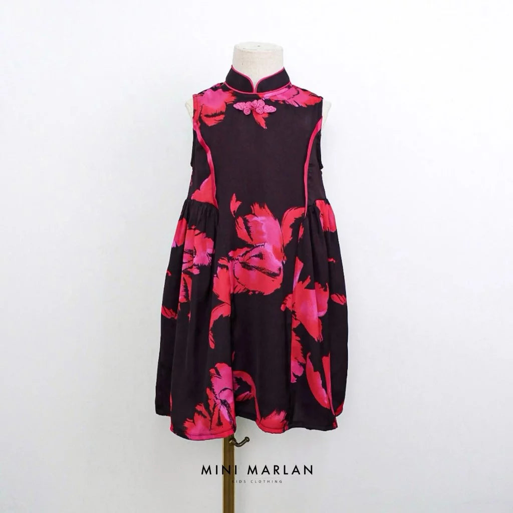 Camelia Qipao Dress – Modern Elegance in Fuchsia & Black